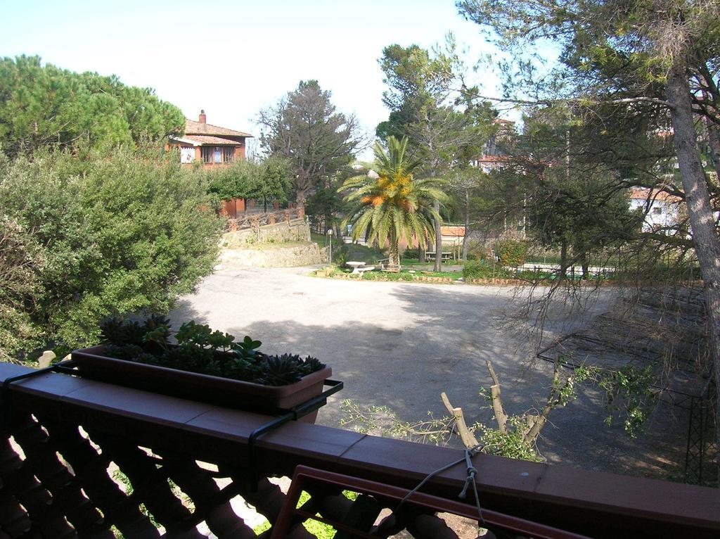 Hotel Il Poggetto Castellina Marittima Luaran gambar