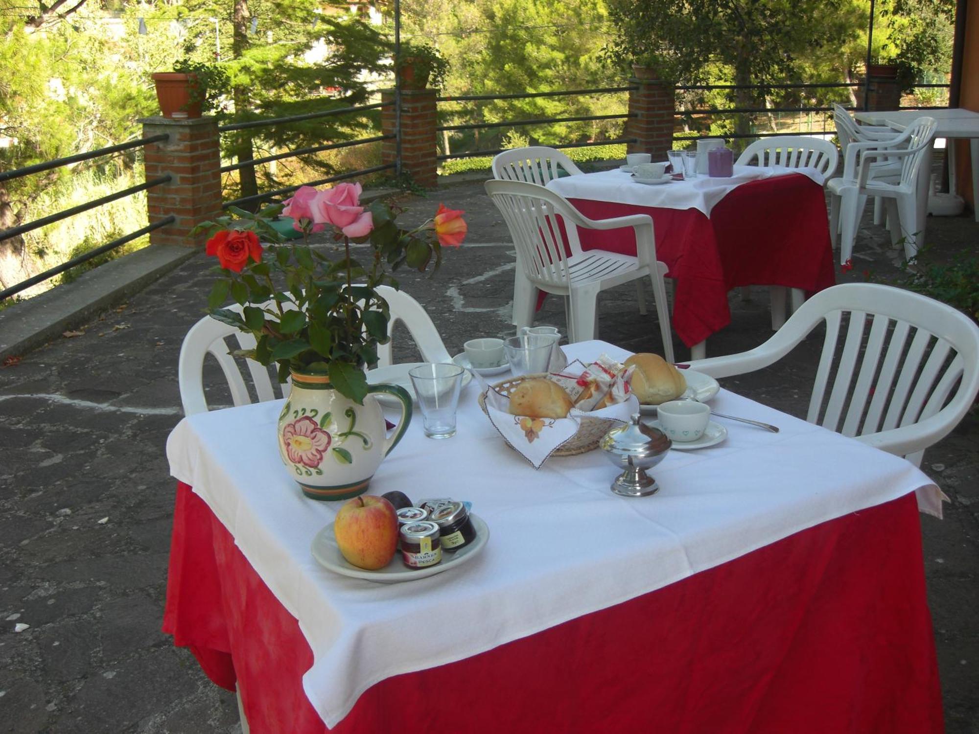 Hotel Il Poggetto Castellina Marittima Luaran gambar