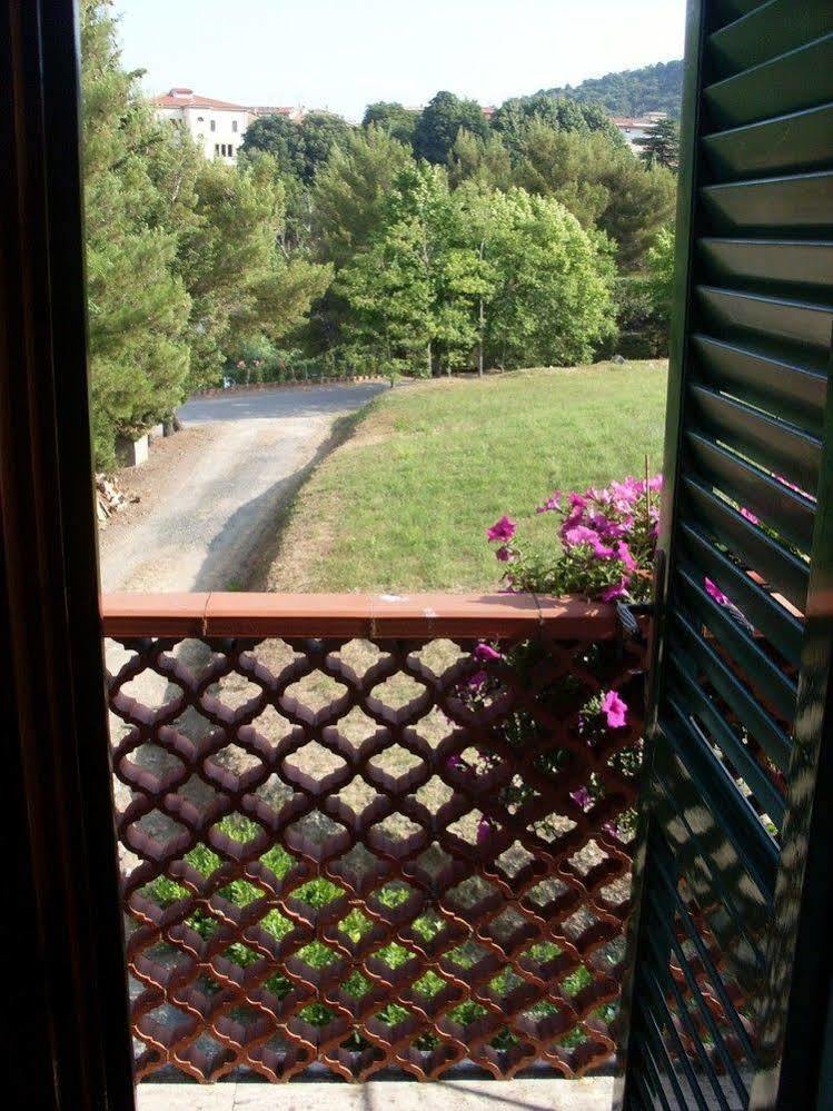 Hotel Il Poggetto Castellina Marittima Luaran gambar